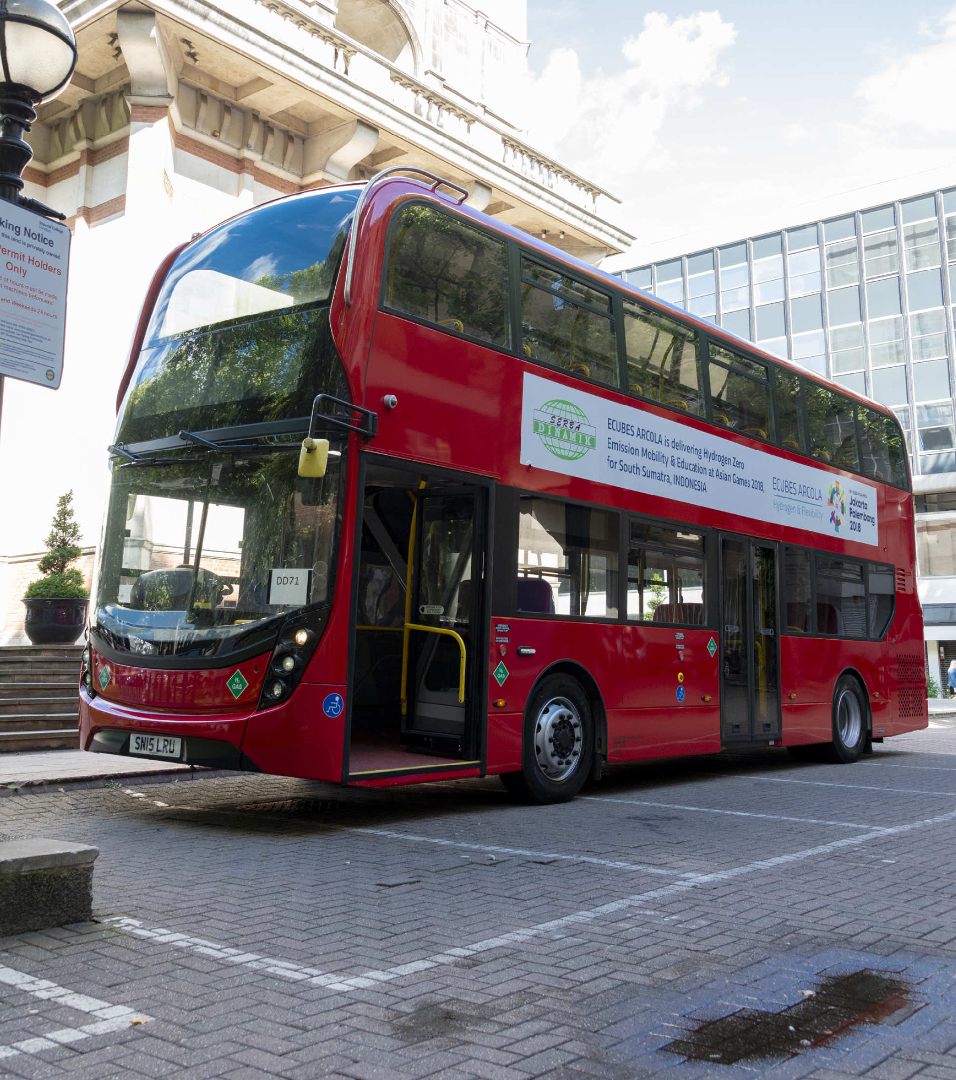 Imperial academics helped develop the bus's fuel cells