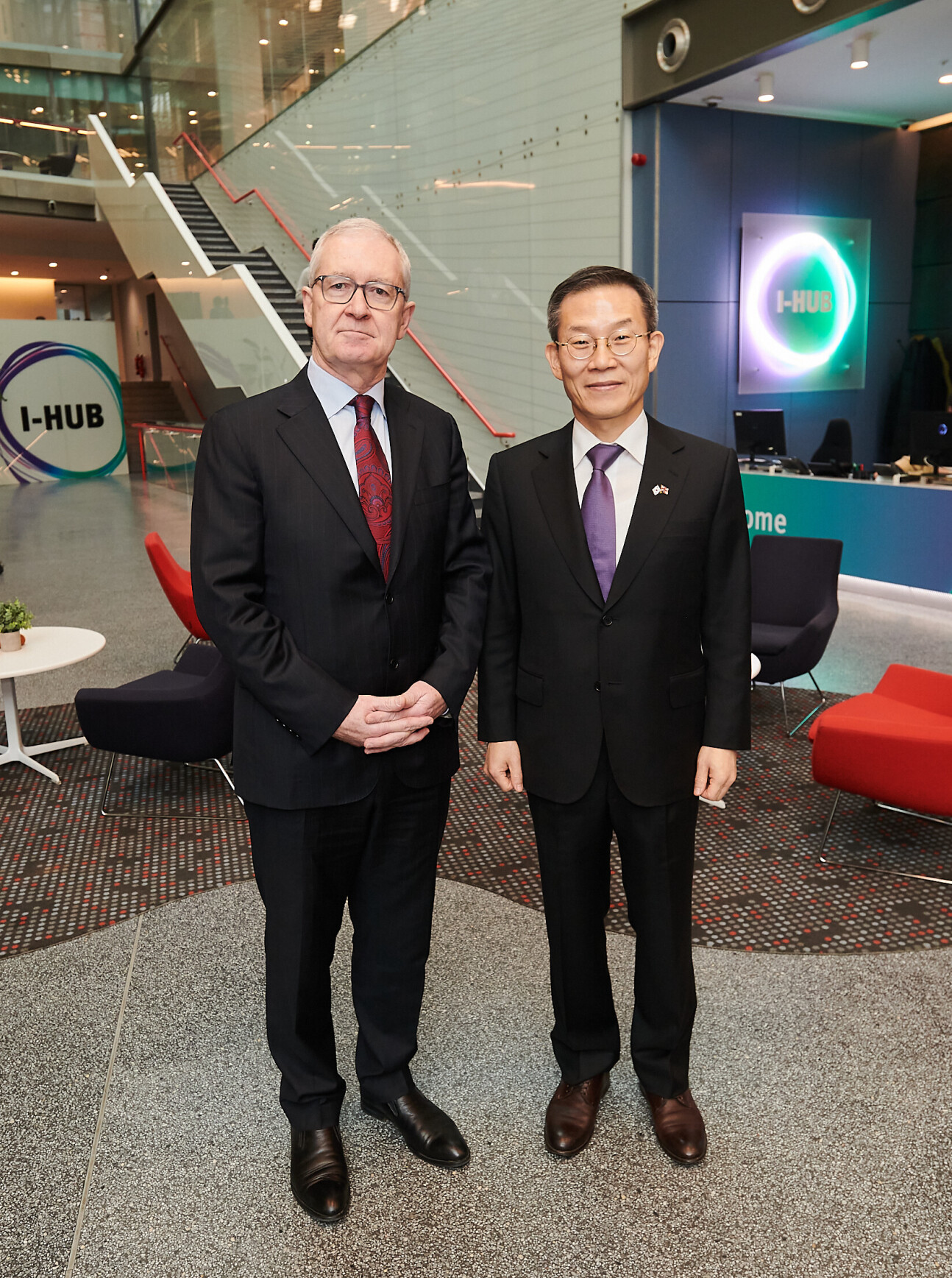 Professor Hugh Brady and Professor Lee Jong Ho at Imperial's Translation & Innovation Hub.