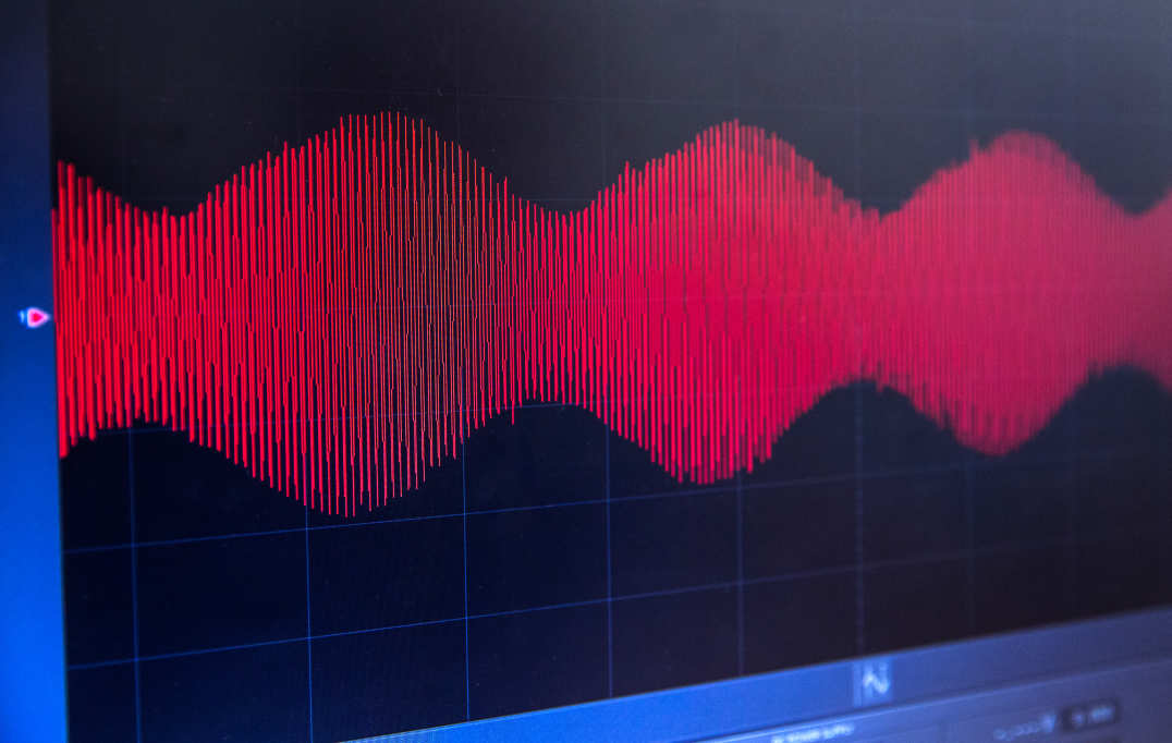 Waveforms change from flat to modulated pitch