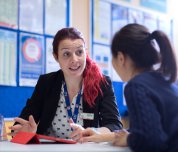 An advisor in the Student Hub