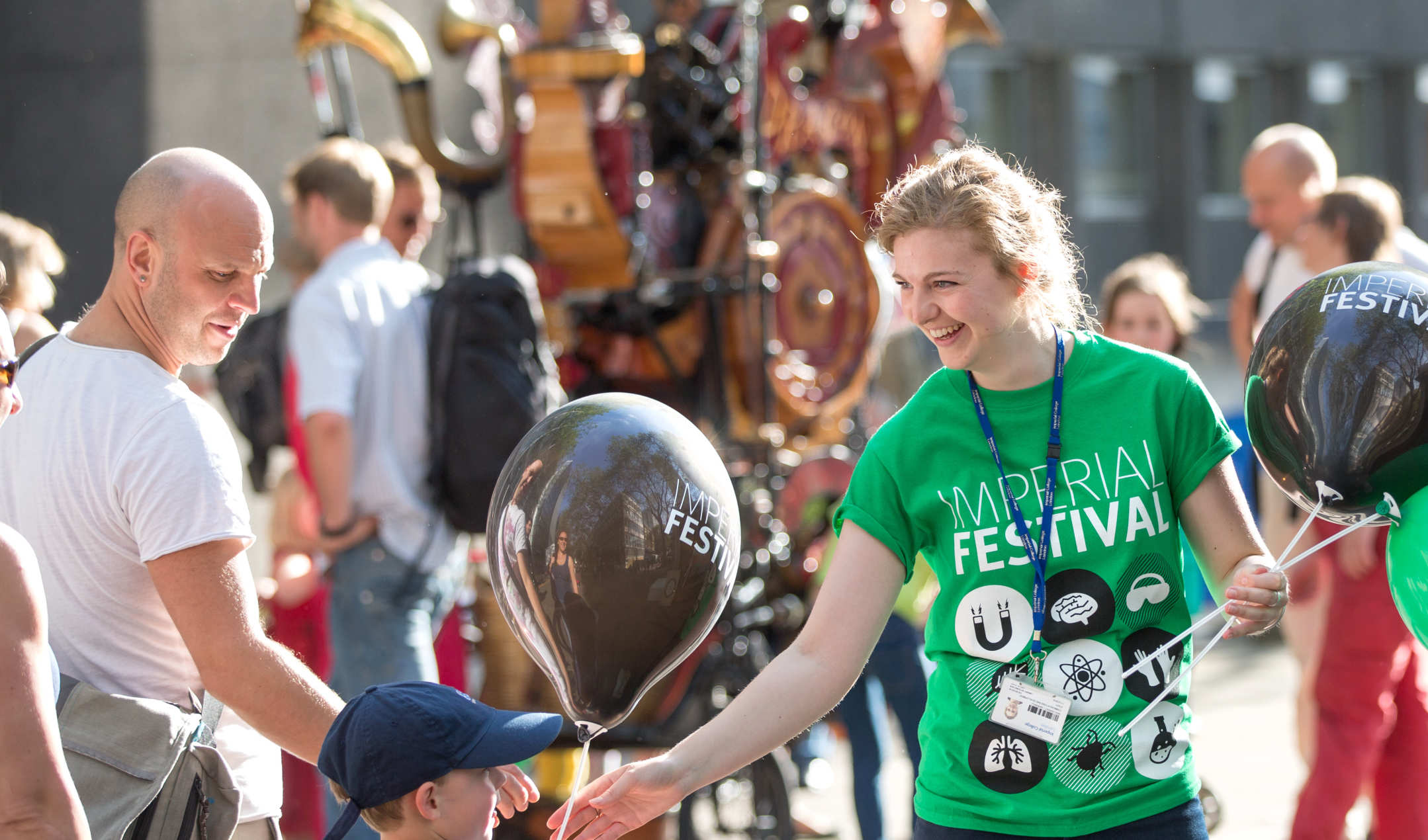 volunteers handing out leaflets