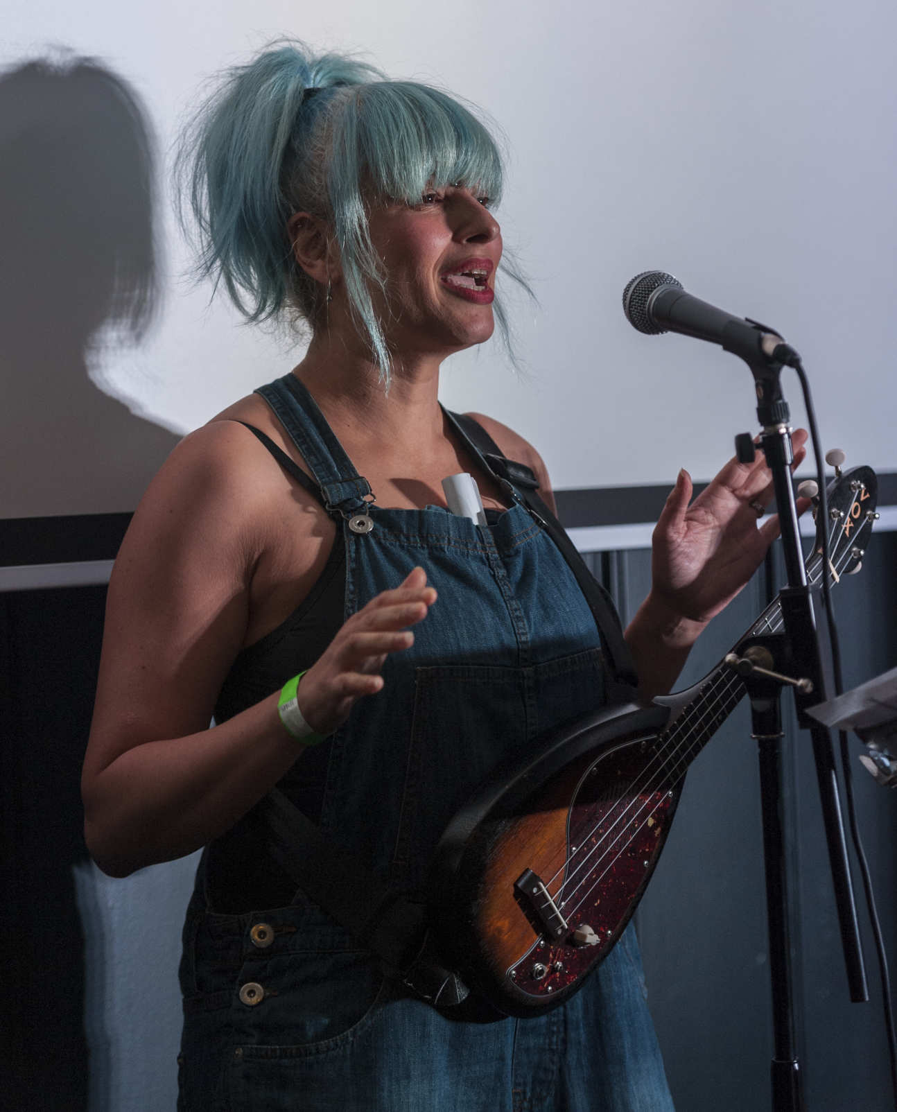 Woman playing ukulele while participating in LOL-lab 