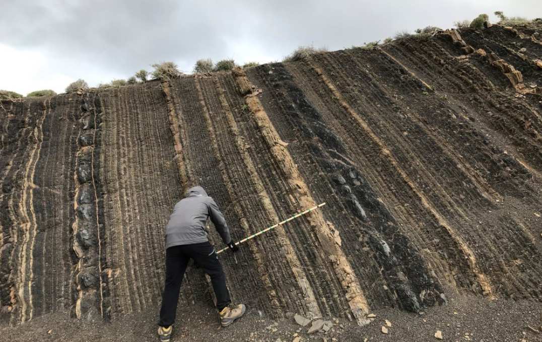 Measuring an outcrop in Argentina