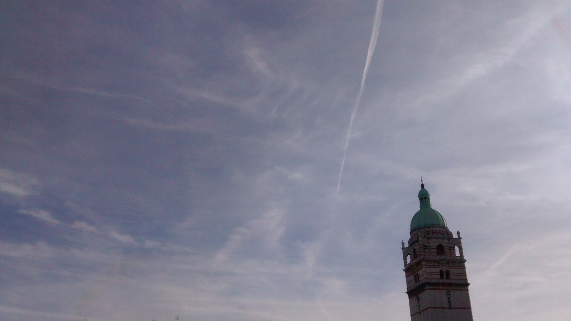 Aircraft contrails above Imperial College London
