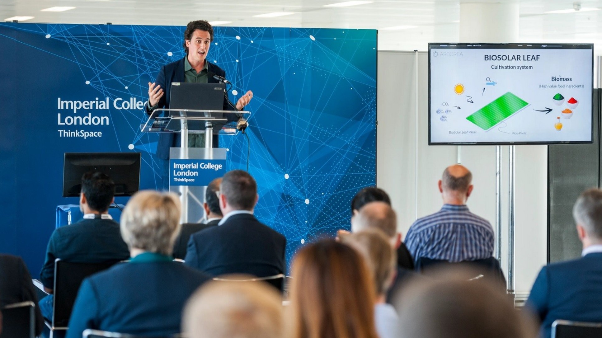 Julian Melchiorri speaking about Arborea's technology at an event in the I-HUB (2018)