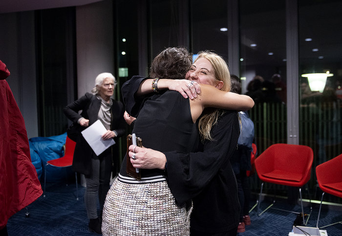 Cinzia D'Ambrosi hugs attendee of photojournalism event