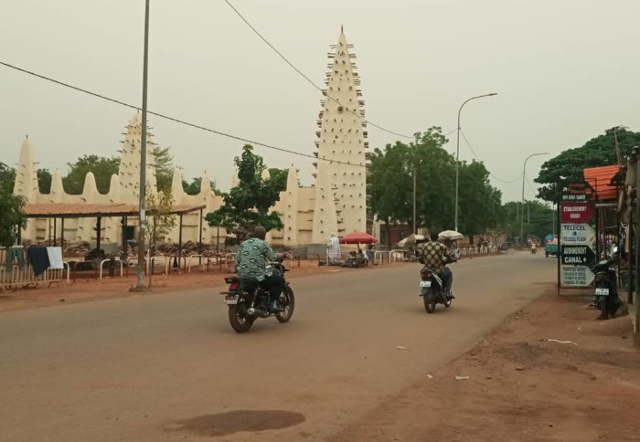 Quiet roads in Bobo-Dioulasso, Burkina Faso outside the old mosque. Credit: Etienne Bilgo