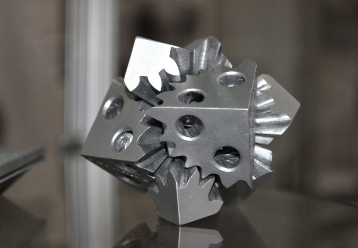 A metal object produced using additive manufacturing methods