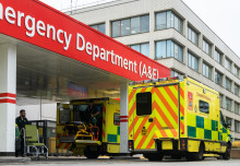 Staff 'need clearer guidance' as COVID overwhelms ICUs