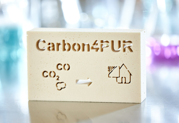 A brick of material with the Carbon4PURlogo