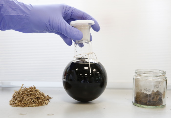 Lixia’s patented technology converts wood waste or agricultural residues into high-quality intermediates for sustainable chemicals, materials and fuels