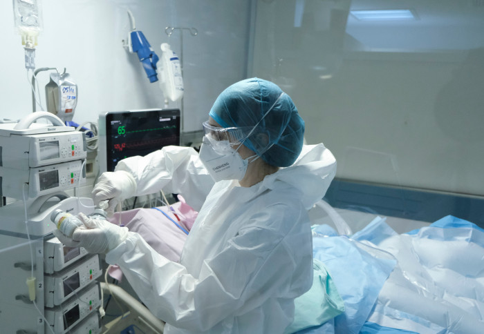 A clinician in intensive care