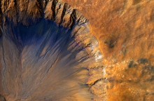 Impact crater on Mars (NASA/JPL-Caltech/University of Arizona)