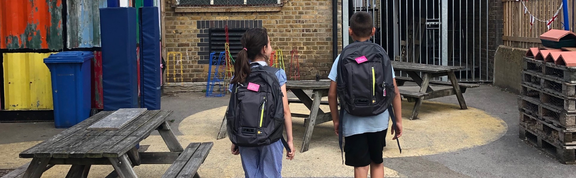 Children with air quality monitoring backpacks