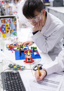 Students in the LEGO spectrometer Lab