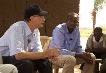 Bill Gates sees how school meals scheme benefits Ghanaian farmers