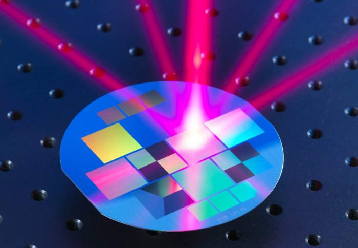 Artistic impression of a surface-patterned chip