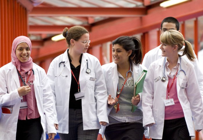 Image of medical students on the South Kensington Campus