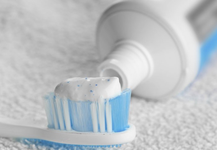 toothpaste containing microbeads
