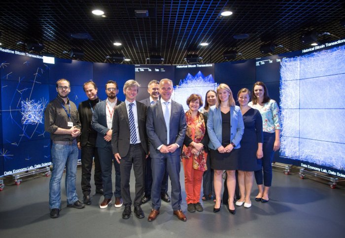 The Norwegian delegation and staff from the Data Science Institute