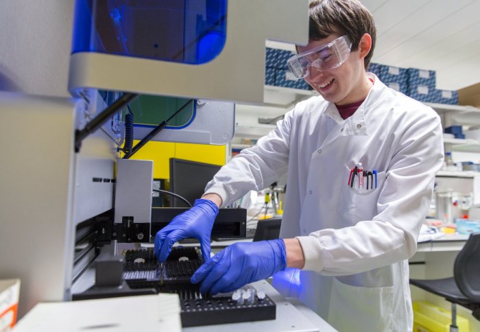 Researcher wearing protection goggles working in the lab
