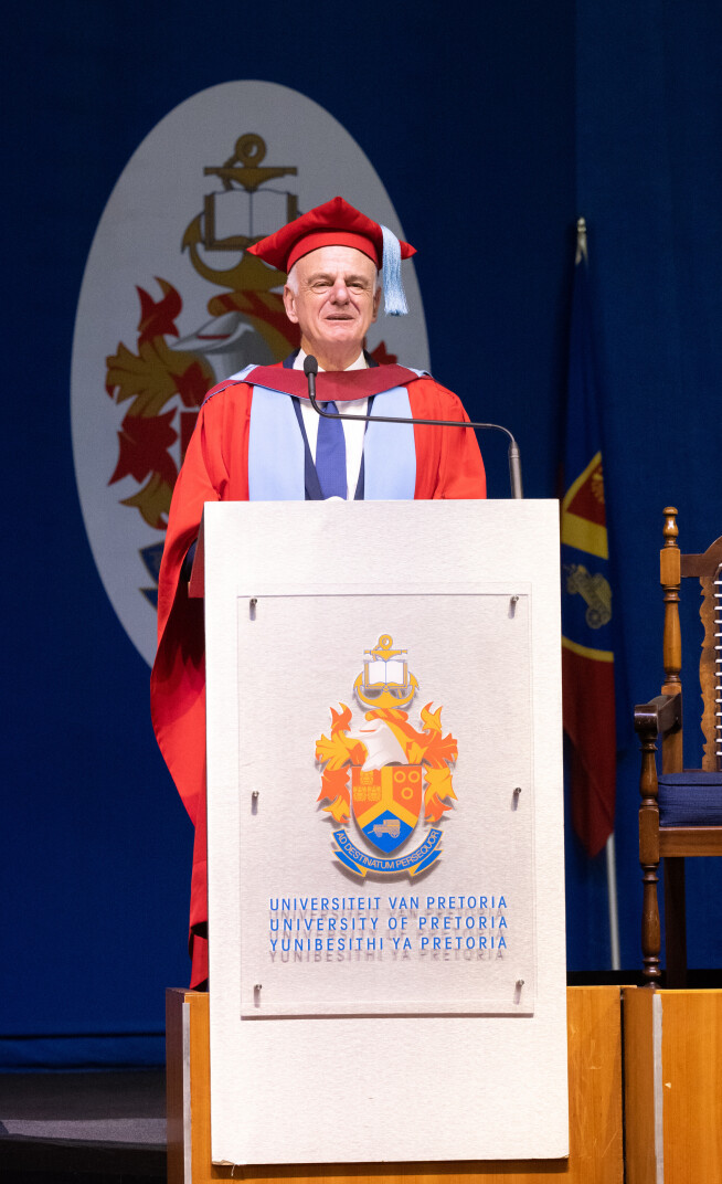 Professor Nabarro giving a speech at the awards ceremony
