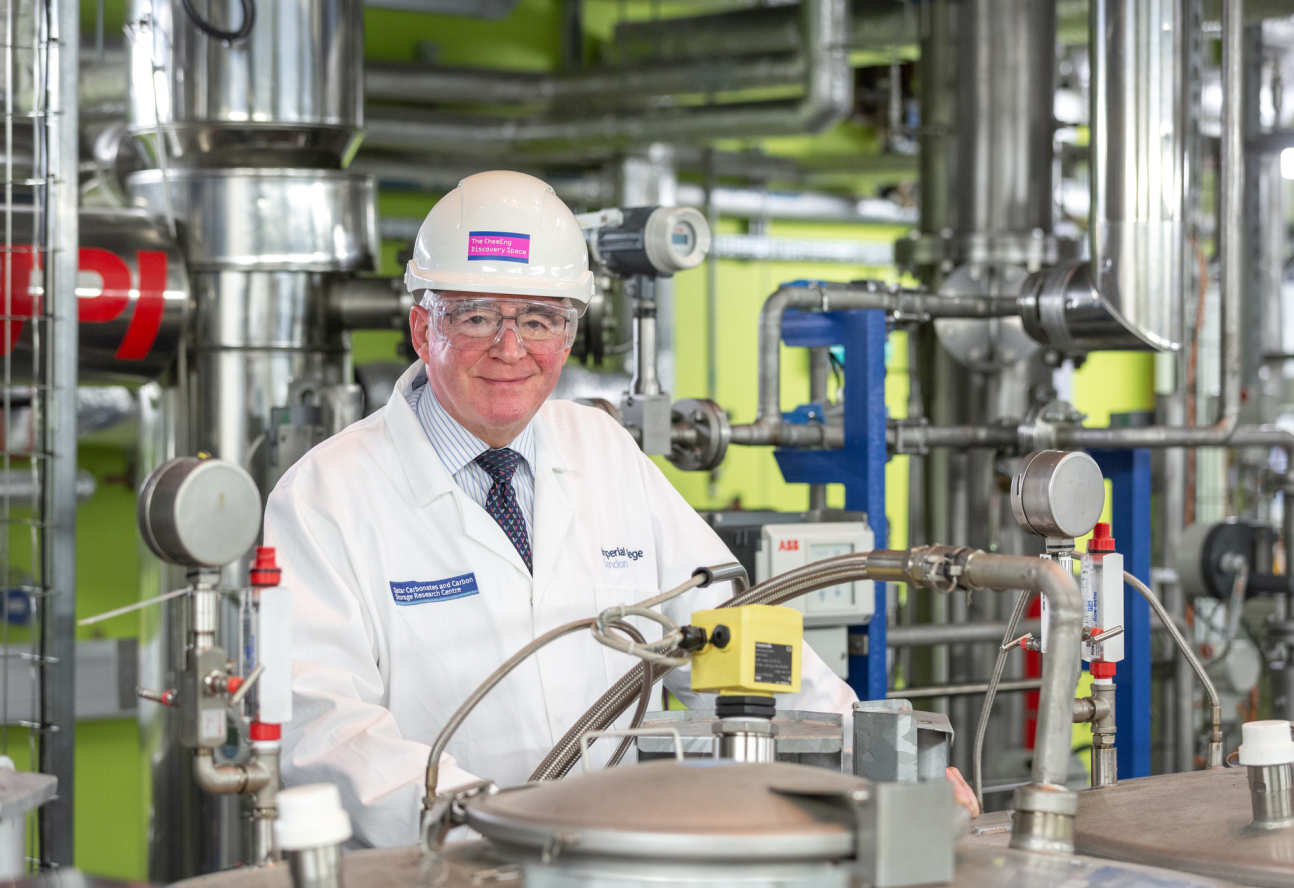 Professor Geoffrey Maitland in lab