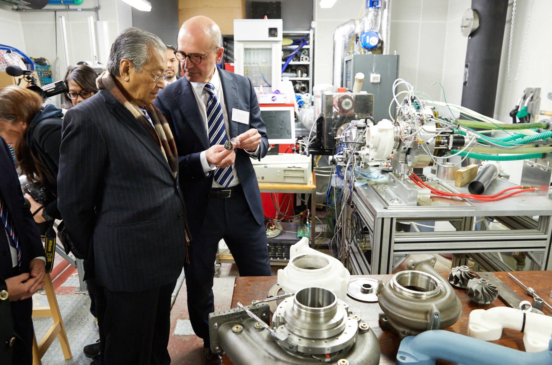 The PM saw how low-carbon vehicle engines are being developed