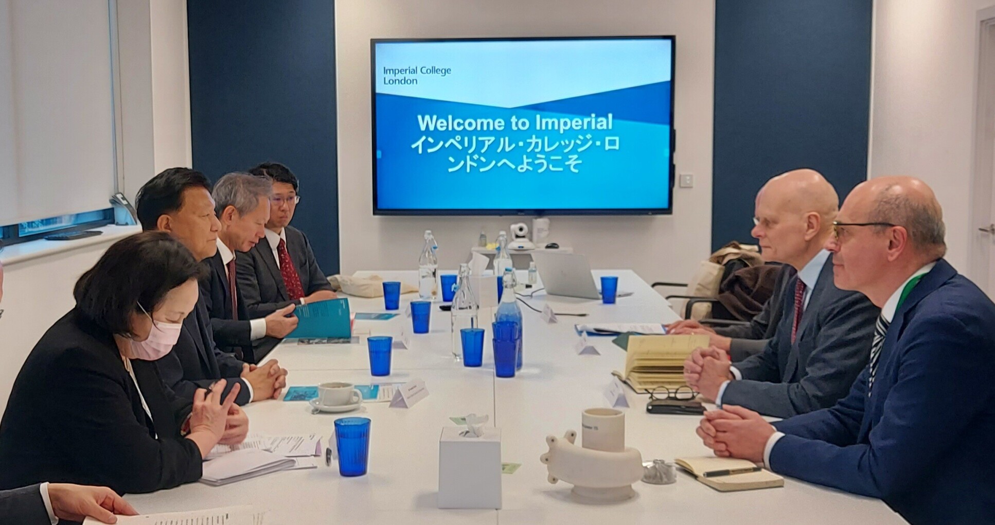 A meeting between Japan’s Minister for Economic and Fiscal Policy Yoshitaka Shindo and Imperial’s Provost Professor Ian Walmsley.