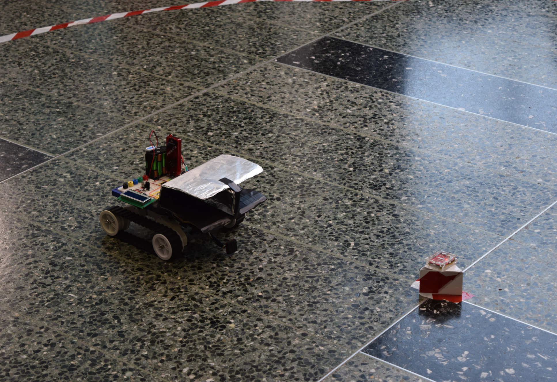 Robot and the device during the test