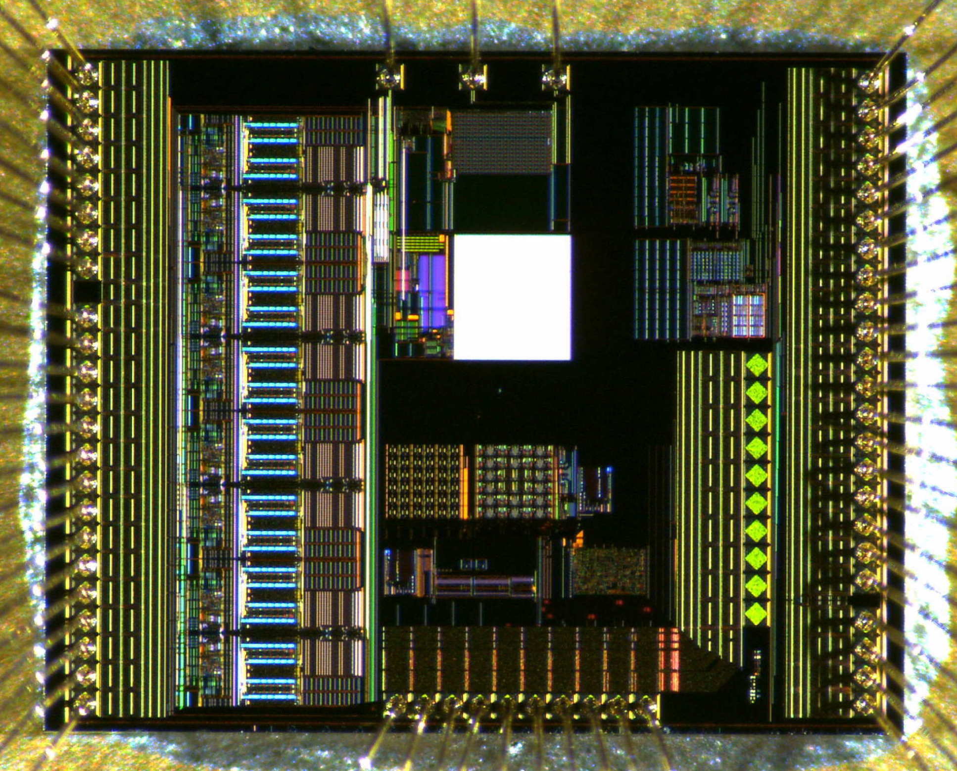CBIT18B01 Voyager chip microphotograph