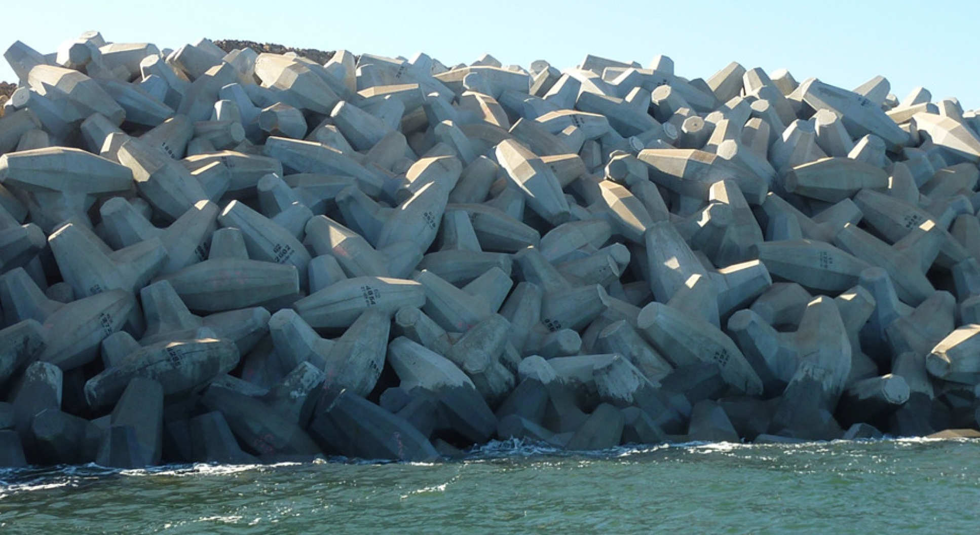 Breakwater with 20 tonne concrete units