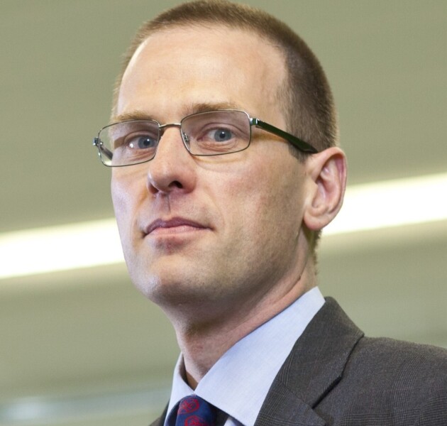 Headshot of Professor Bull