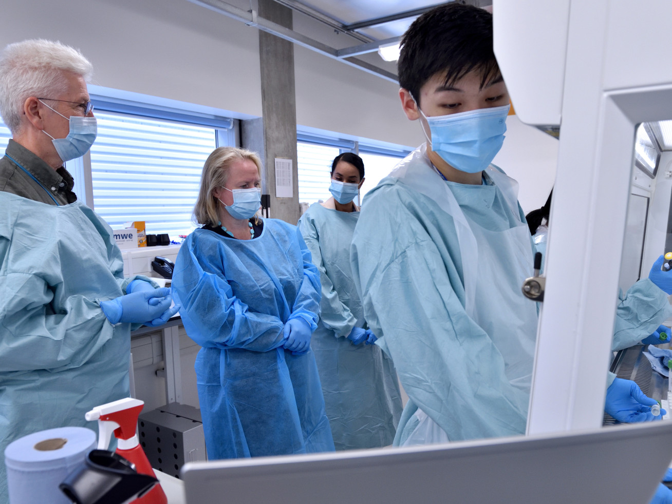 Felicity Buchan MP in the Imperial COVID-19 testing lab