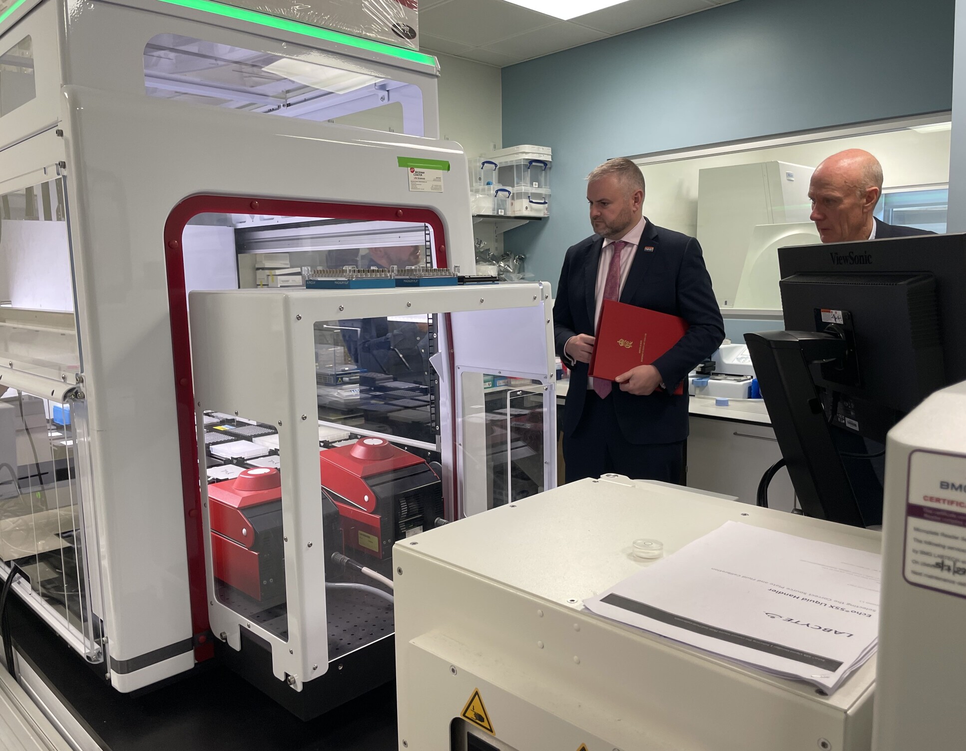 Professor Paul Freemont tours the Minister at the London Biofoundry to see work on synthetic biology applications to detect infections in people living with dementia 