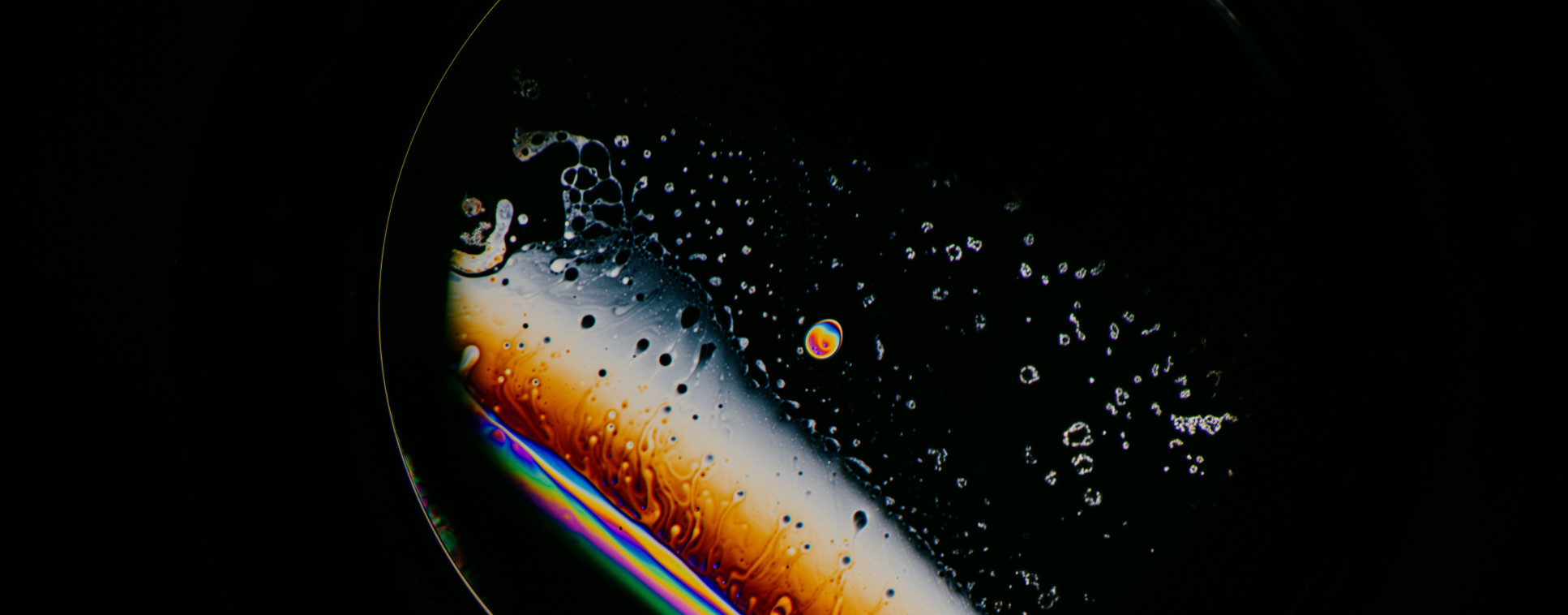 “Space Oddity” Drainage patterns on a bubble film