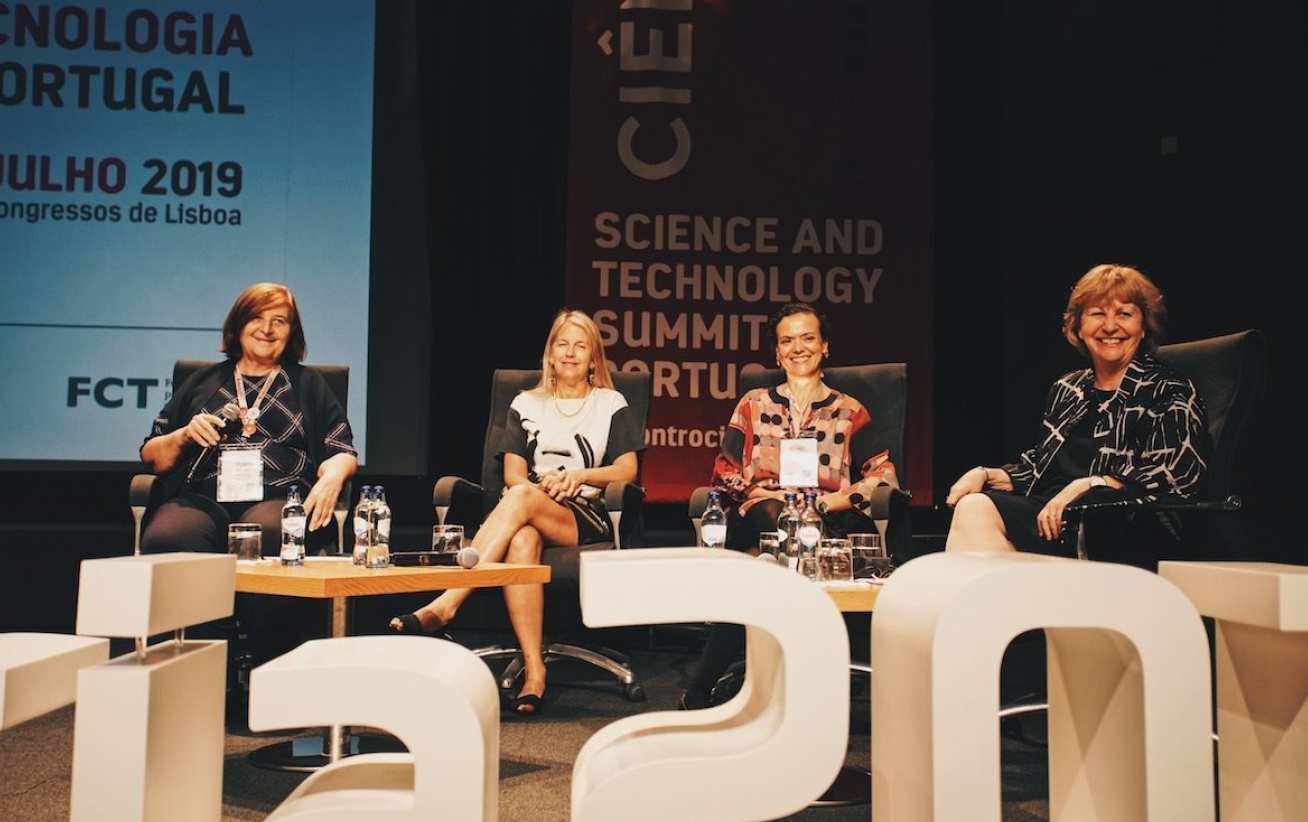     Vice-presidente Maggie Dallman falando no Portugal National Science Summit, Ciência 2019