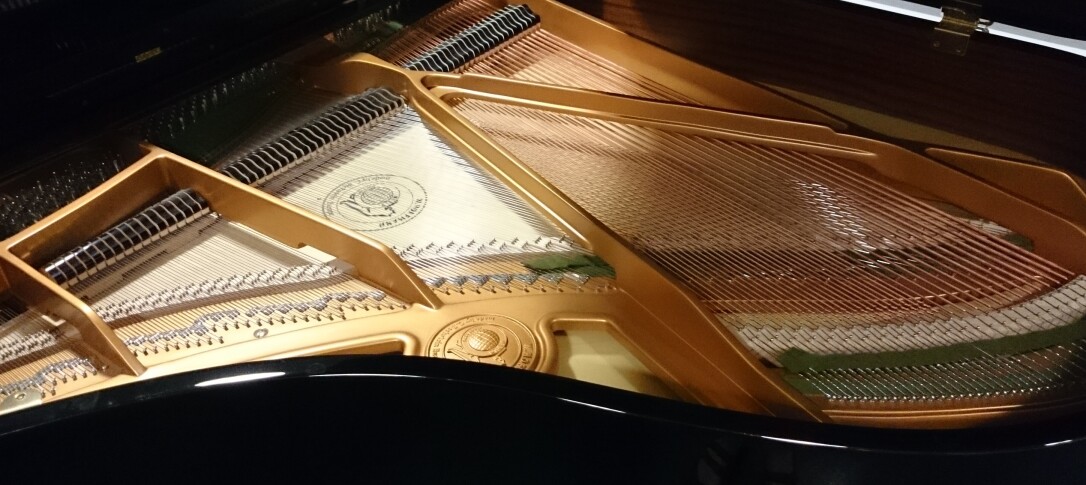 Grand piano 