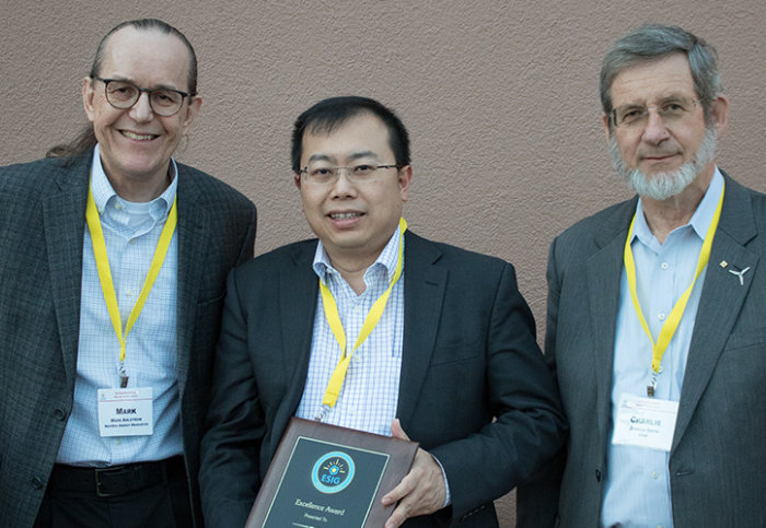 Dr Danny Pudjianto recieving his award at the annual Energy Systems Integration Group meeting in Albuqu