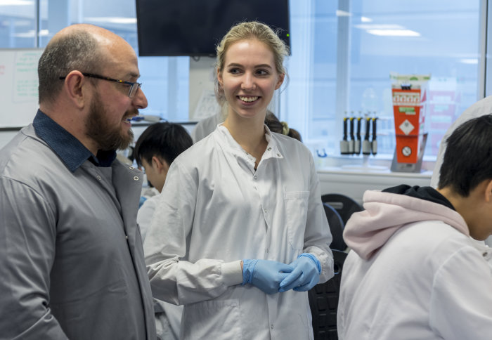 Michael Tonge, Student Graduate Programme Manager for AstraZeneca, meets with BMB student Anna Litovskikh during the Lab Pod session