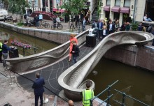 World’s first 3D-printed steel footbridge unveiled by Queen Máxima in Amsterdam 