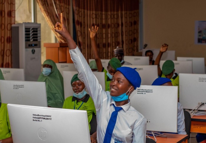 Students in Maiguguri learn about digital geoscience in an outreach programme