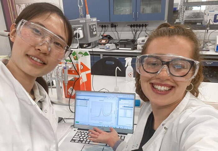 Shulin Zhang and Sanziana Foia show off the analytics functionality of Papcup in the Biolab of the Imperial College Advanced Hackspace