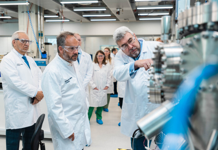 Principal Research Scientist Dr Peter Petrov showing the Tech Minister Paul Scully MP and Semiconductor Advisory Panel the Royce Institute laser lab