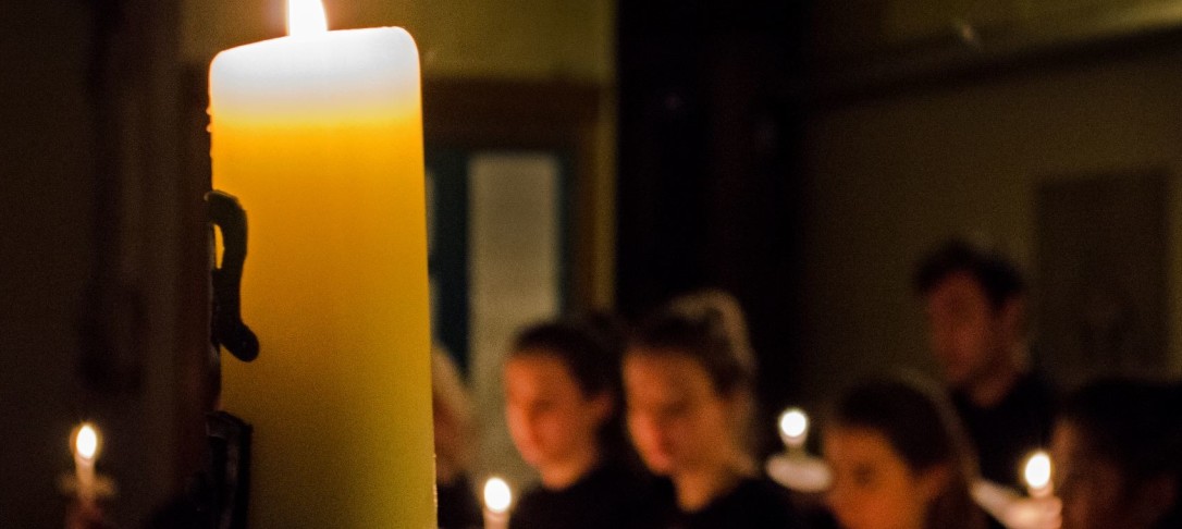 picture of choir singing and candle