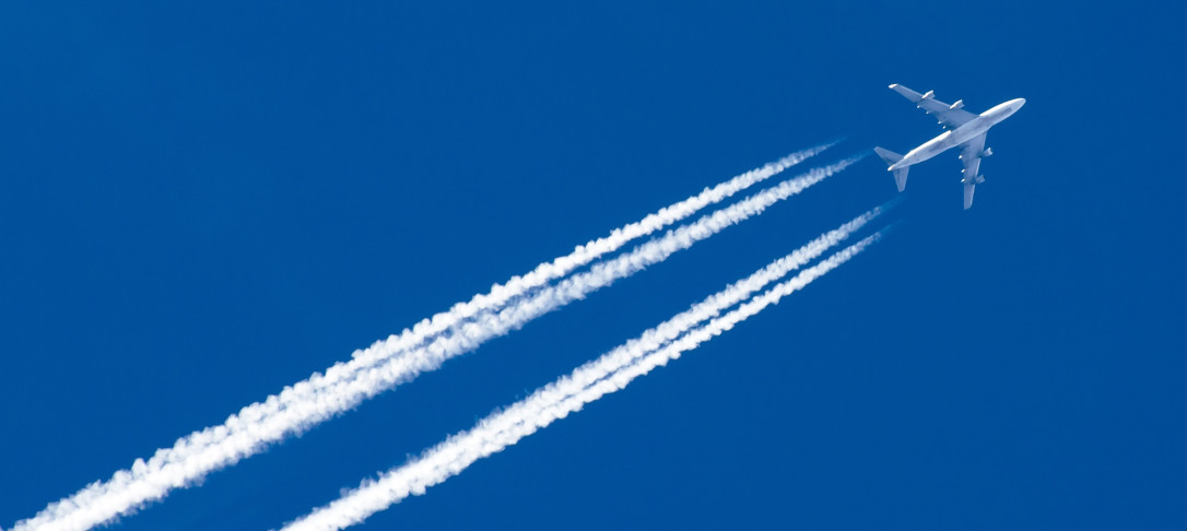 Aircraft contrails