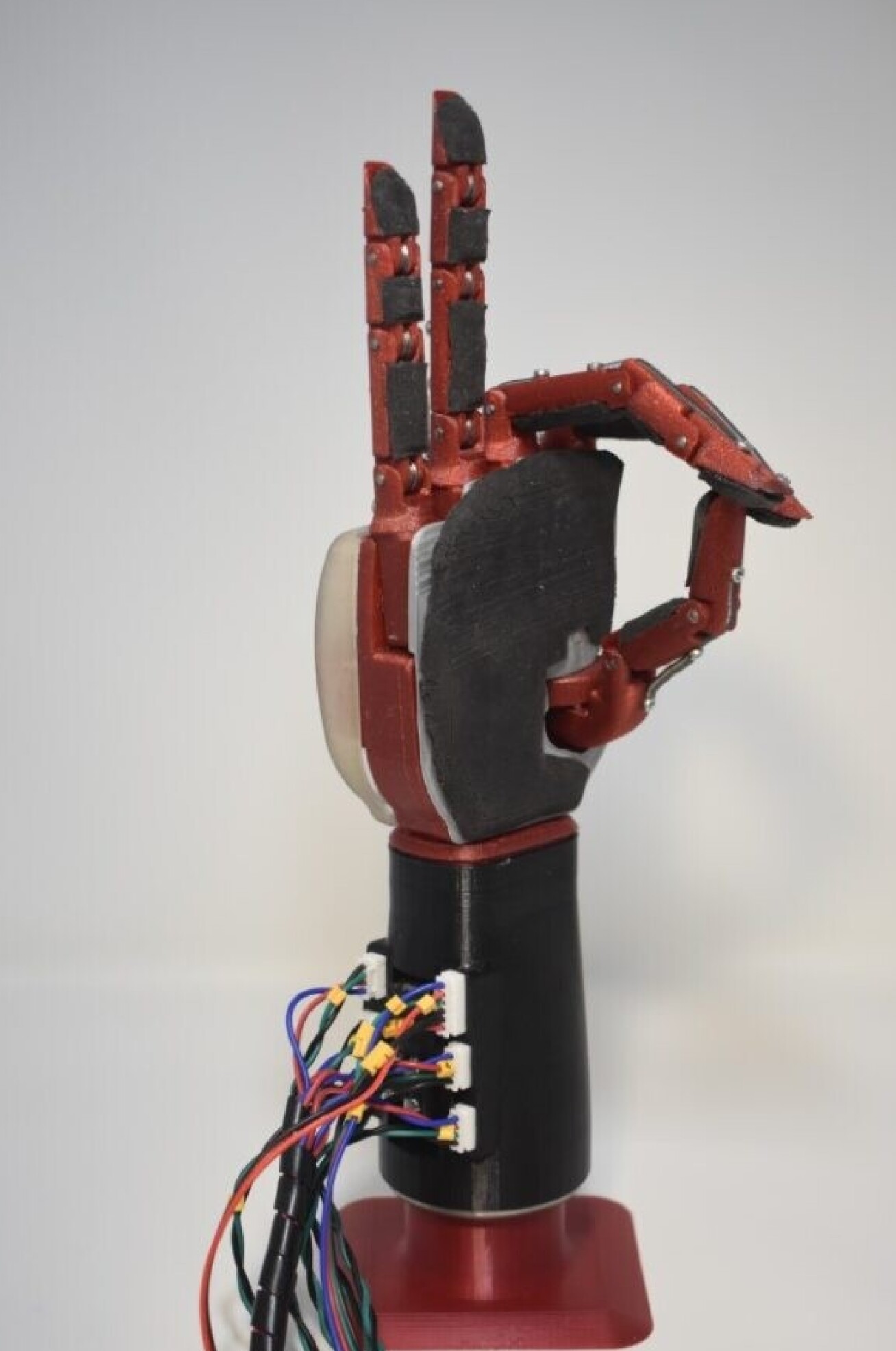 myoelectric prosthetic hands