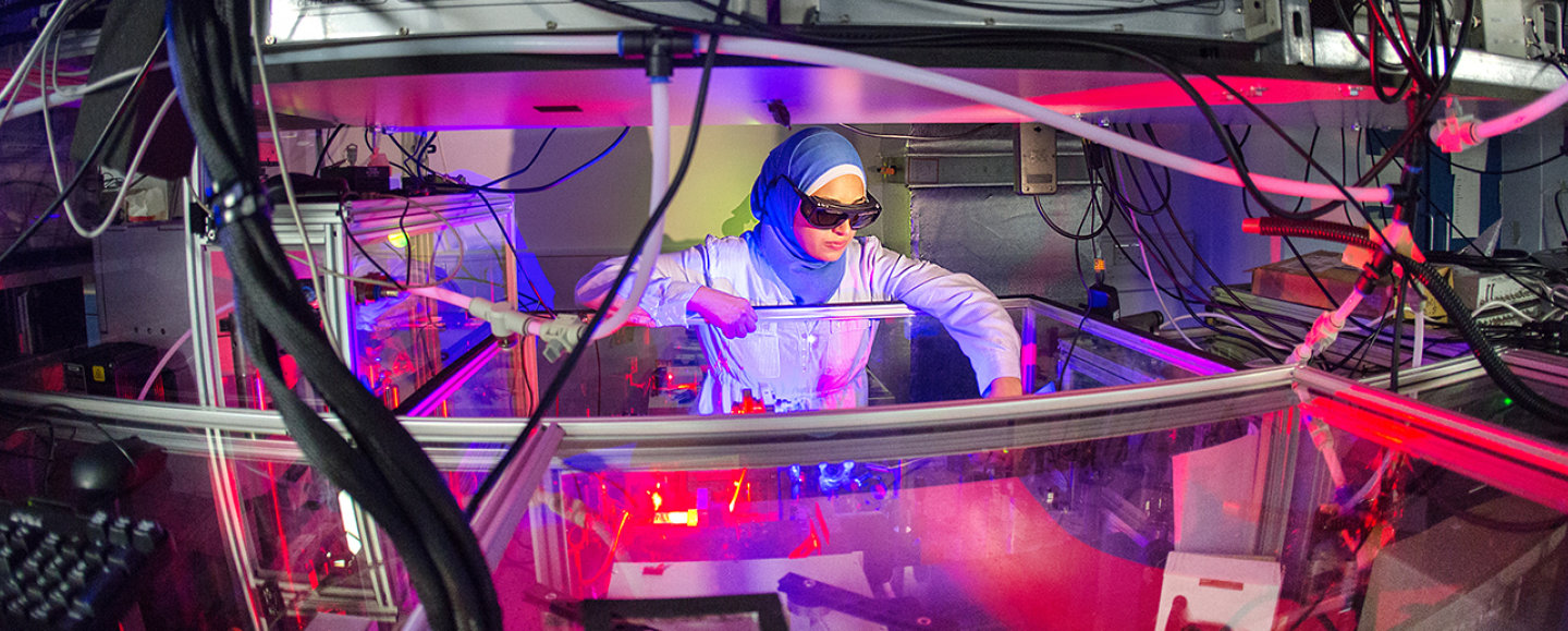 PhD student Noura Zamzam working on the 'Spitfire' laser system to make femtosecond infrared measurements on photosynthesis