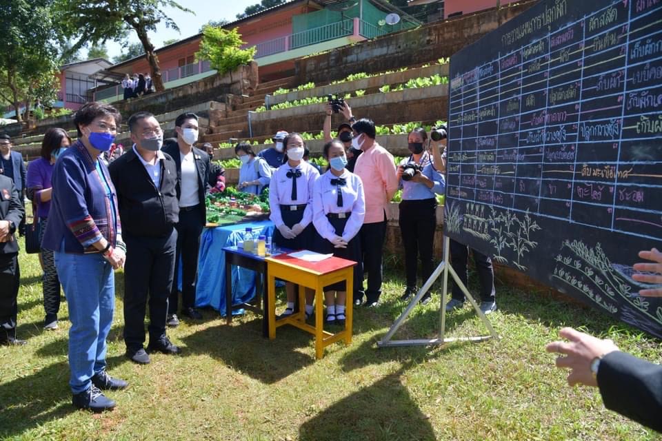 Kalaya Sophonpanich amongst a group of students learning about agriculture.