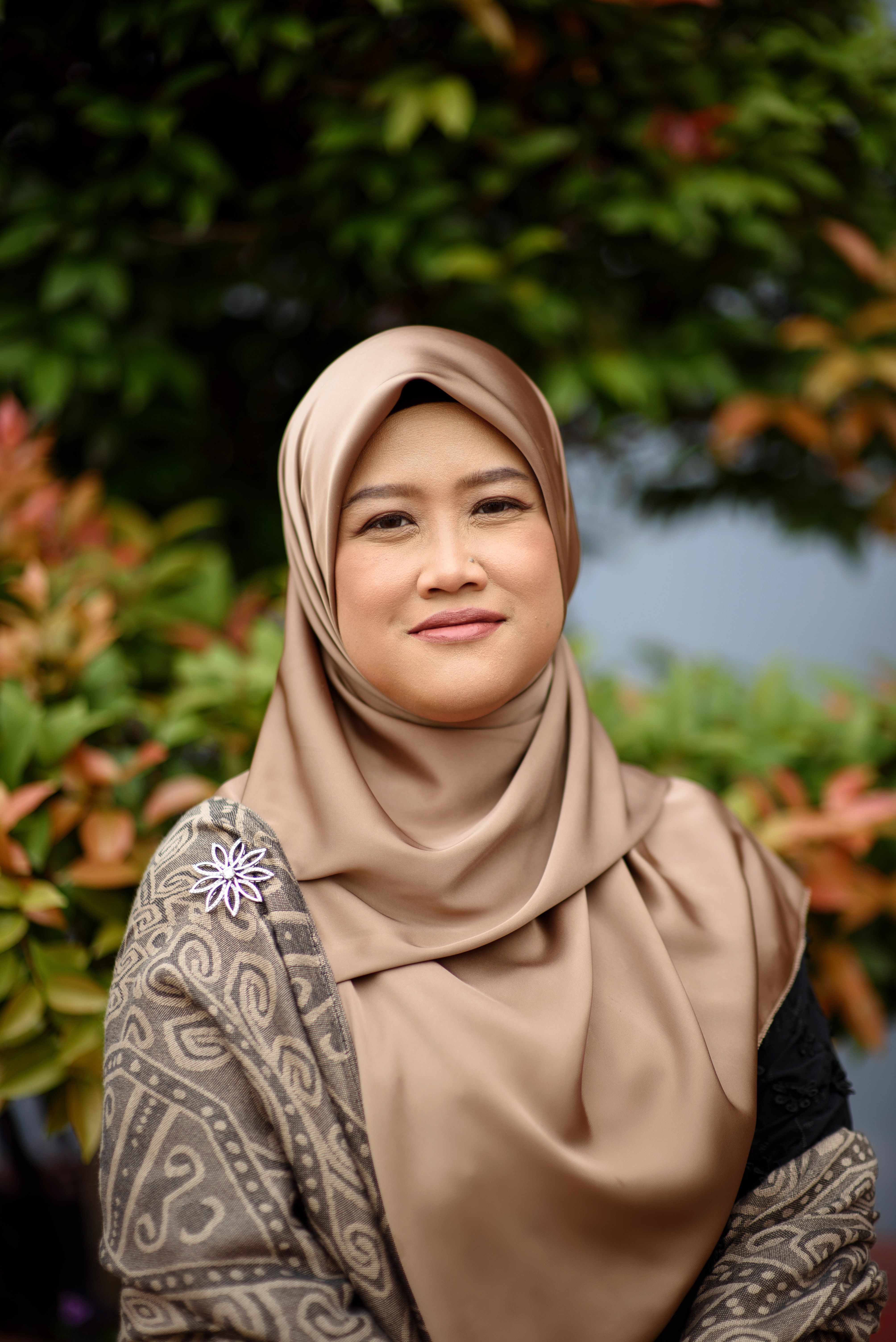 Dr Mariatulqabtiah Abdul Razak wearing a gold headscarf